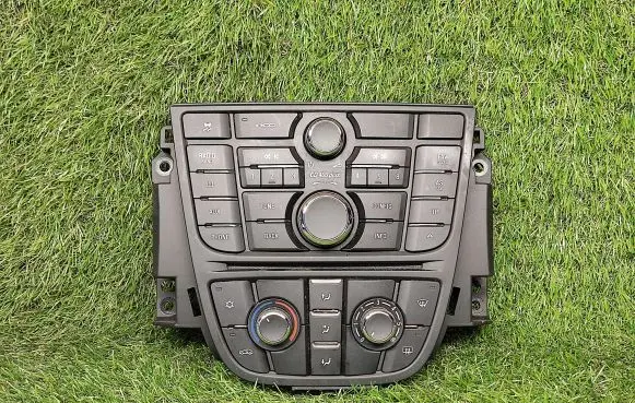 Head unit multimedia control