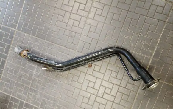 Suzuki Grand Vitara II Fuel tank filler neck pipe 