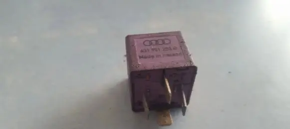 Volkswagen PASSAT B5 Other relay 431951253G