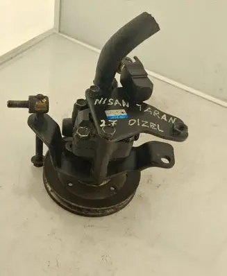 Nissan Terrano Power steering pump 7F700 34103123