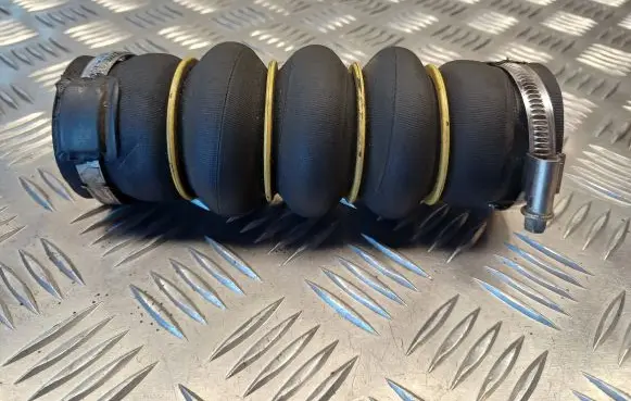 Citroen C4 I Picasso Intercooler hose/pipe 9686000180