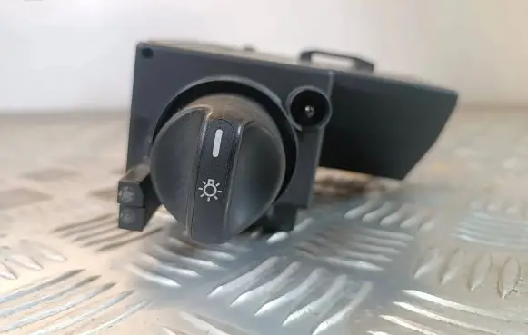 Mercedes-Benz E W210 Light switch 732900
