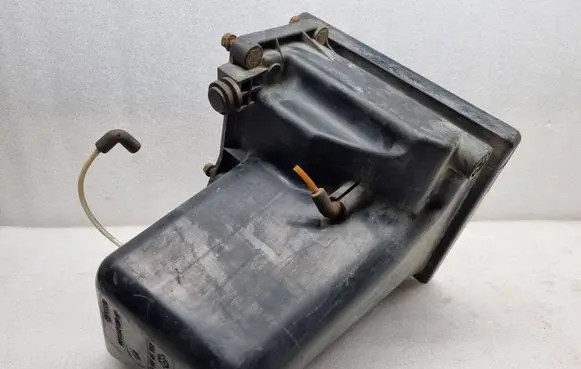 Audi 100 200 5000 C3 Air filter box 034133837AP