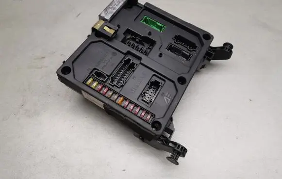 Volkswagen Sharan Fuse module 7M0962258K S108145300H
