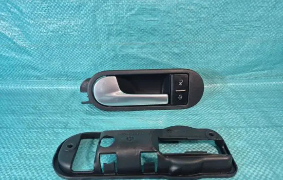 Volkswagen Golf Plus Front door interior handle 5M0837113B 5M0837197