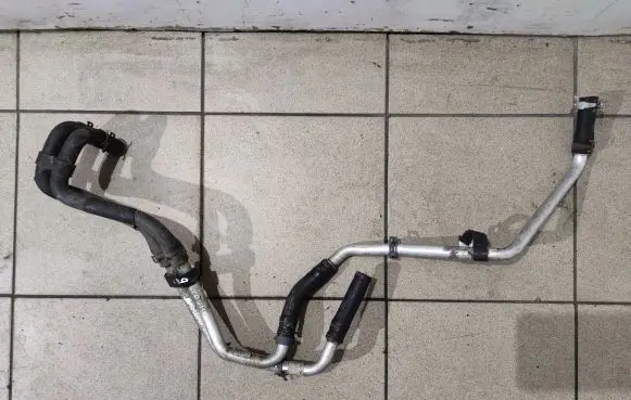 Volkswagen Touareg II Engine coolant pipe/hose 7P0819926C 7P0815983