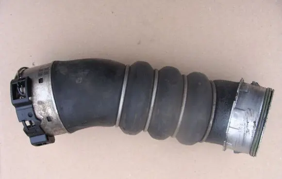 BMW 1 E81 E87 Intercooler hose/pipe 7797480
