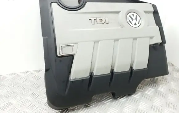Volkswagen Tiguan Engine cover (trim) 03L103925
