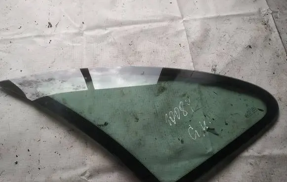 Citroen Xsara Picasso Rear side window AS2