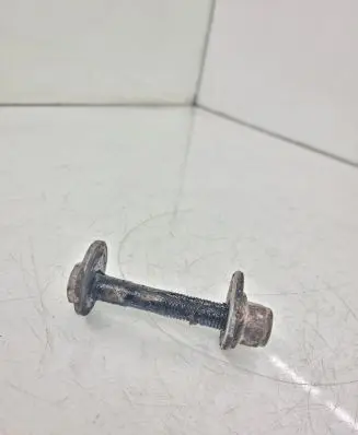 Volkswagen PASSAT B6 Rear suspension camber bolt 