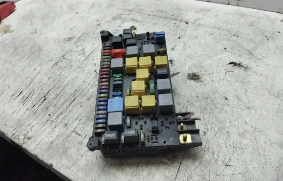 Mercedes-Benz ML W163 Fuse module CK616852