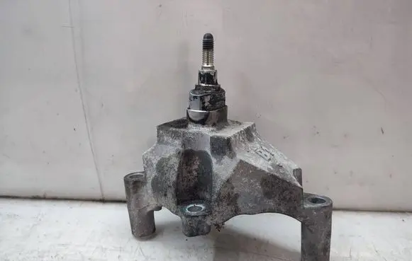 Nissan X-Trail T32 Gearbox mounting bracket