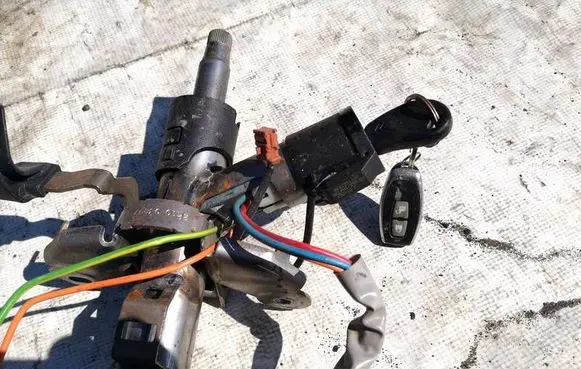 Citroen Xsara Picasso Ignition lock 9641551180