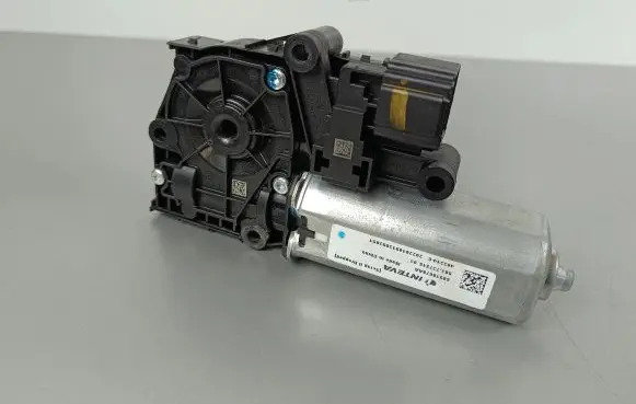 Jeep Grand Cherokee WL Sunroof motor/actuator 68518678AA