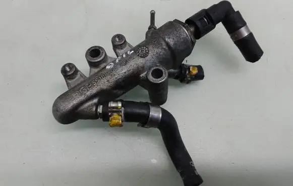 Opel Astra H Fuel distributor 55188200