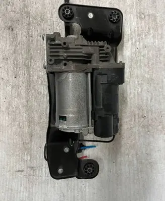 BMW X5M E70 Air suspension compressor/pump 6789938
