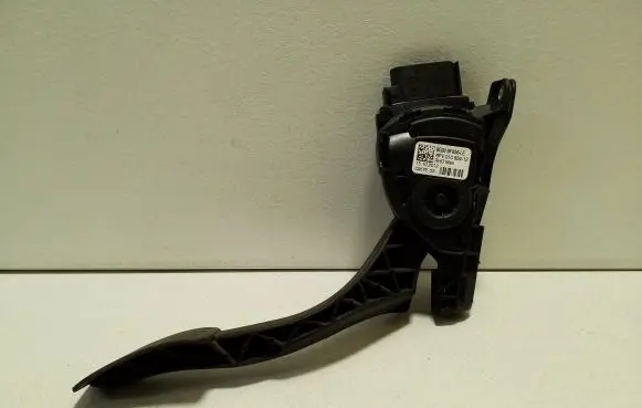Accelerator throttle pedal