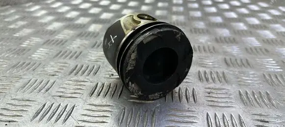 Jeep Cherokee Piston with connecting rod 