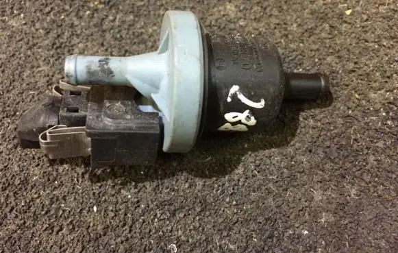 Volkswagen Polo Valve vacuum 0280142310 051133517