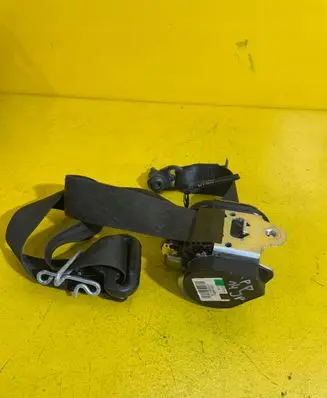 Ford Focus Seat belt trim 114KM