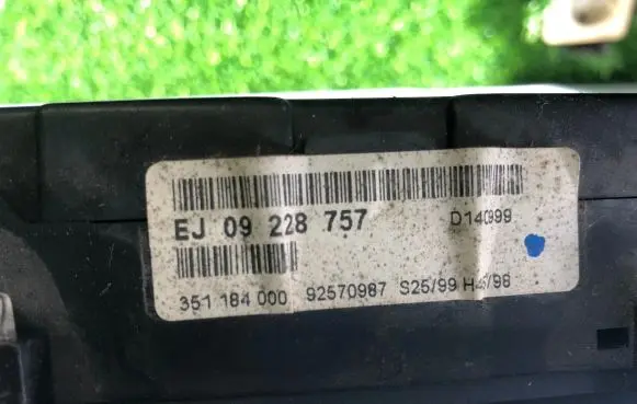 Opel Zafira A Speedometer (instrument cluster) EJ09228757