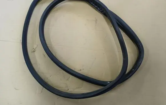 Volvo V60 Rear door rubber seal (on body)