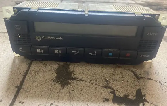 Volkswagen PASSAT B5 Climate control unit