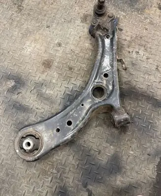 Honda HR-V Front lower control arm/wishbone 5X1032040
