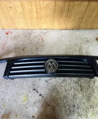 Volkswagen PASSAT B4 Front bumper lower grill 3A0853653B