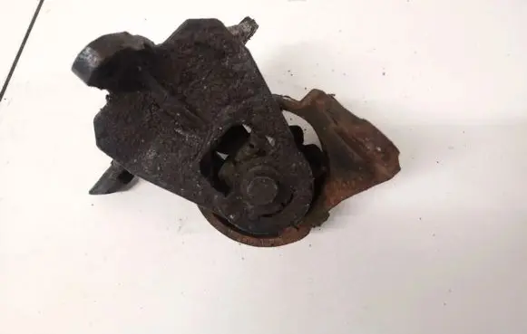 Ford Mondeo MK I Engine mount bracket