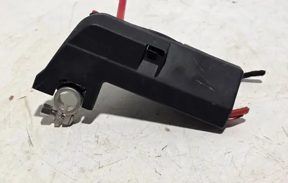 Audi A4 S4 B8 8K Battery relay fuse 4F0915519