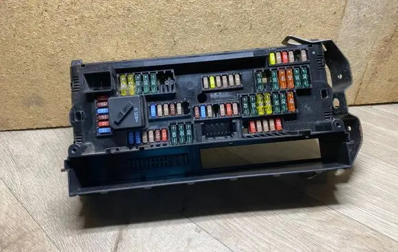 BMW 5 GT F07 Fuse module 9151320 915132002 6114915132003