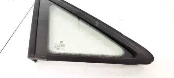Volkswagen Touran I Front triangle window/glass AS2