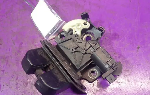 Audi A4 S4 B7 8E 8H Tailgate/trunk/boot lock/catch/latch 