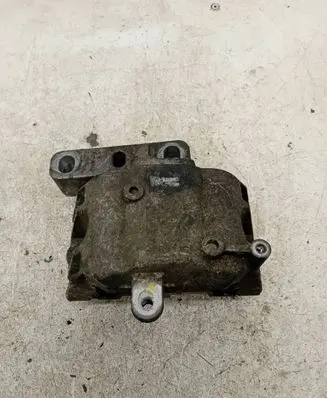 Volkswagen Touran I Engine mount bracket
