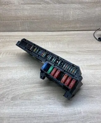 BMW 5 E60 E61 Fuse module 6957330