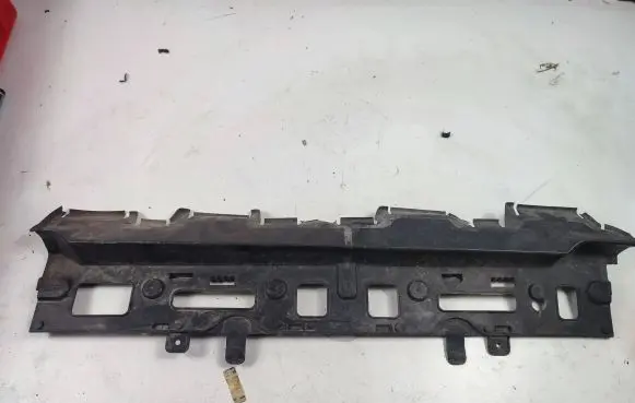 Audi Q7 4M Radiator mount bracket 4M0121286 602468