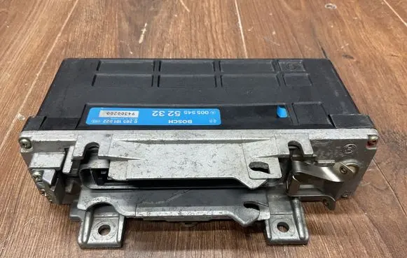 Mercedes-Benz E W124 ABS control unit/module 0055455232 0265101022