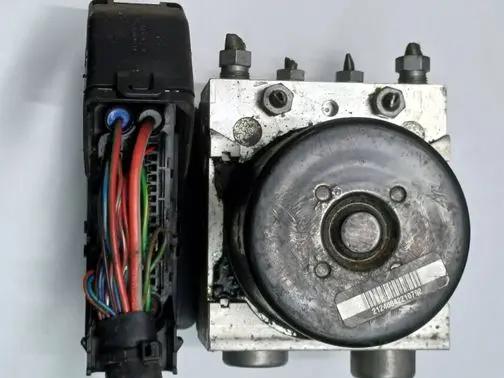 Mercedes-Benz C W204 ABS Pump A2045455232 A2044313812