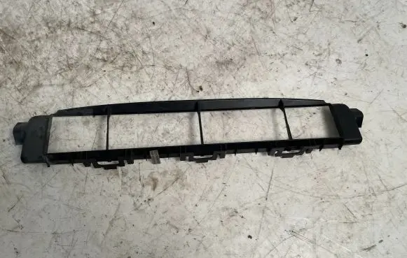 Mercedes-Benz CLS C218 X218 Intercooler air guide/duct channel A2185051930