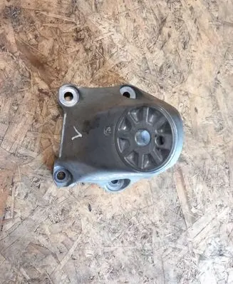Volkswagen Touareg II Engine mounting bracket 7L8199307K