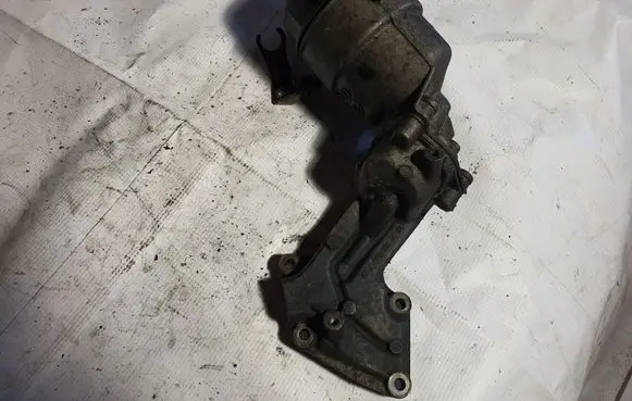Mercedes-Benz R W251 Oil filter mounting bracket A6421800010