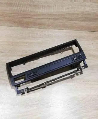 BMW 5 E39 Radio/GPS head unit trim 8159690