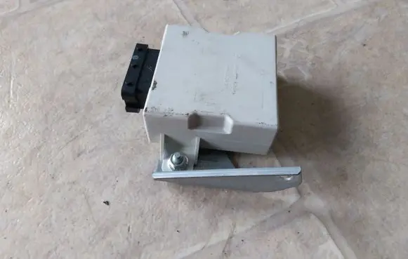 Toyota Corolla Verso AR10 Window wiper relay 859400F010A