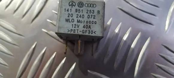Volkswagen Golf IV Other relay 141951253B 20240072