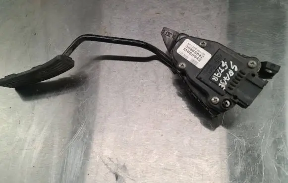 Volvo S40, V40 Accelerator throttle pedal 30865642 6PV00830100 M865642