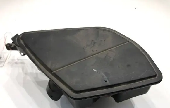 BMW 5 G30 G31 G38 Air filter box 8591849