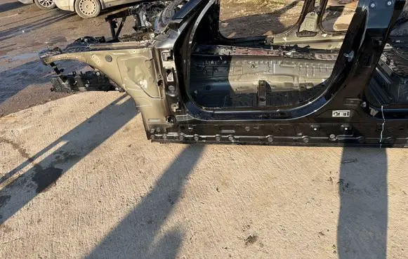 BMW i4 Front quarter panel 