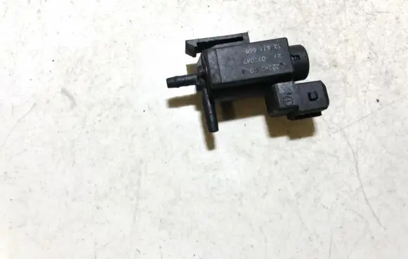 Volvo S60 Turbo solenoid valve 30611668 72224010