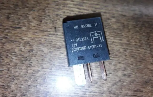 Volvo S40, V40 Other relay MB95338211